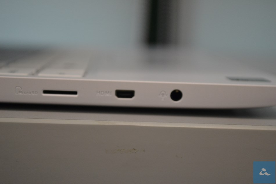 Asus EeeBook X205