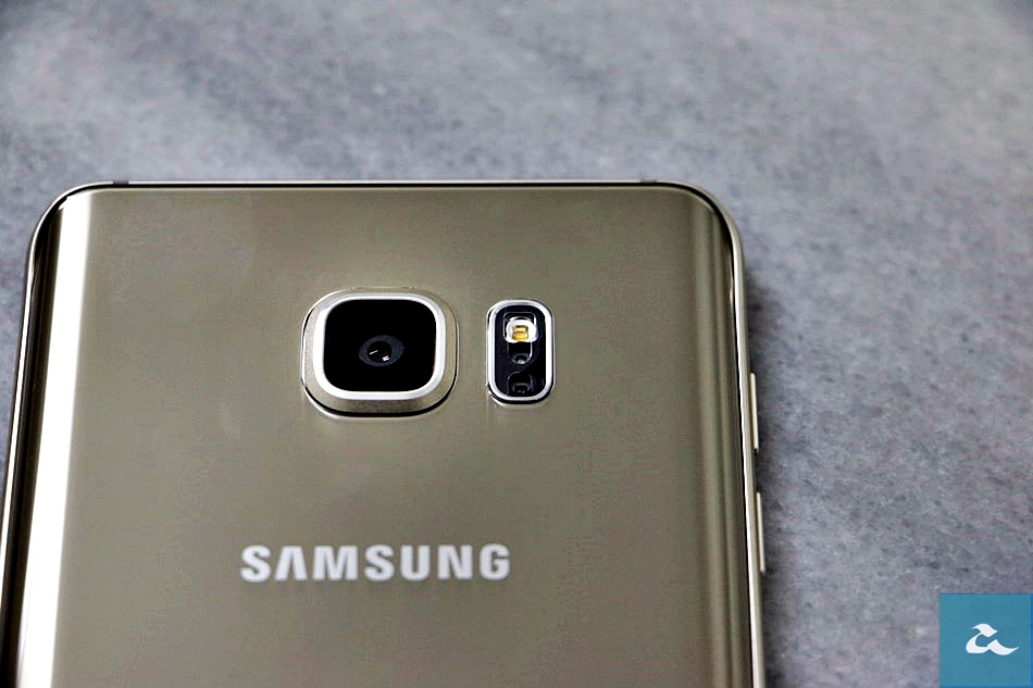 Galaxy Note 5 SamplesSamsung-Galaxy-Note-5-Unbox-002