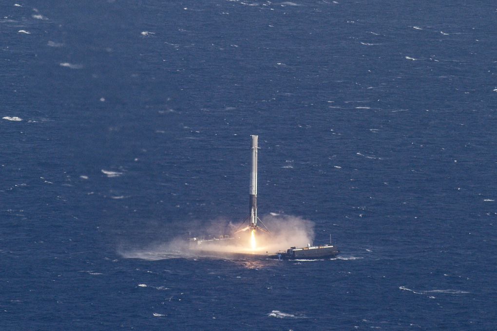 SpaceX Menjayakan Pendaratan Roket Diatas Kapal Automatik Di Laut