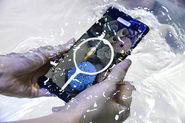 Samsung Australia Dituduh Mengelirukan Pengguna Mengenai Ketahanan Air Peranti Galaxy