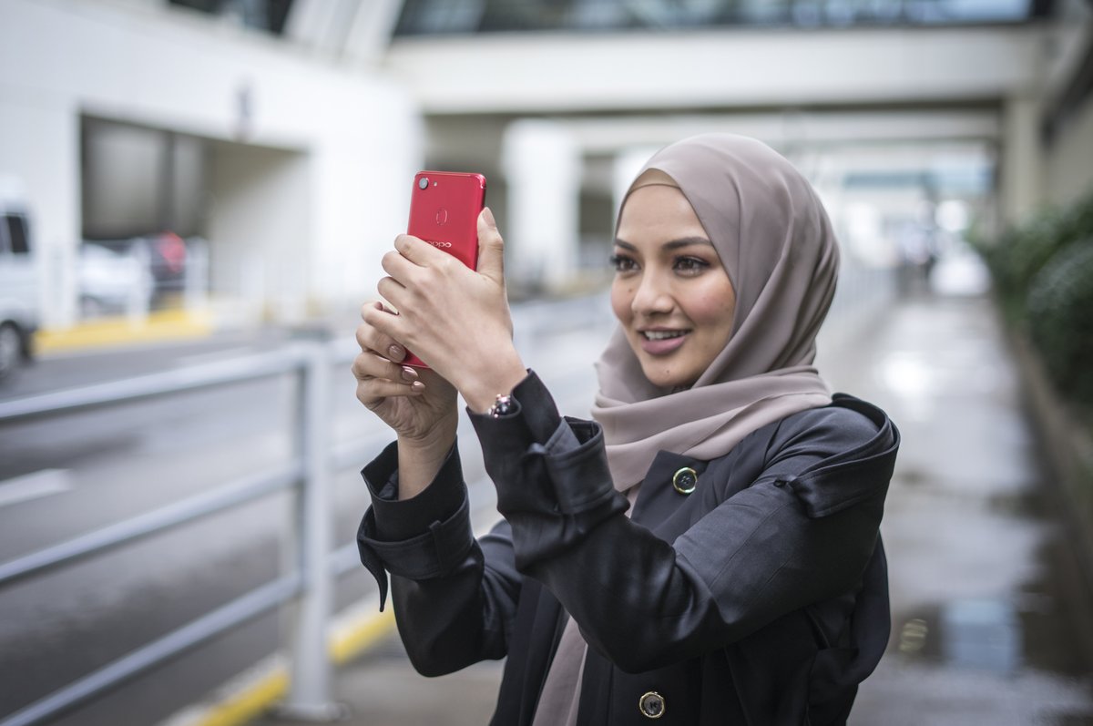 Oppo F5 Berwarna Merah Dan RAM Sebesar 6GB Bakal Dilancarkan Di Malaysia