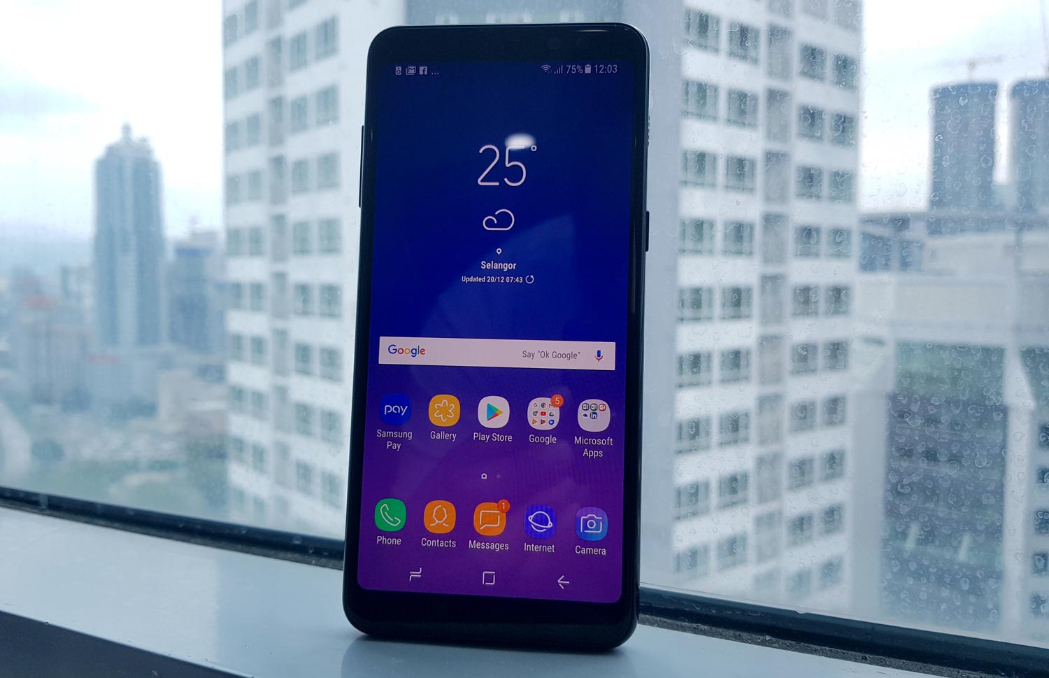 Pandang Pertama Samsung Galaxy A8 (2018) – Peranti Kelas Pertengahan Nirbingkai Premium