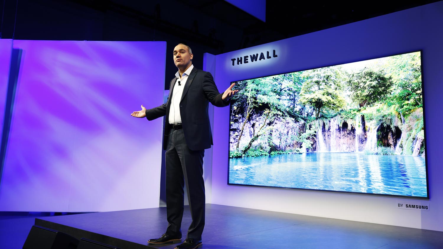 Samsung Melancarkan The Wall – Televisyen MikroLED Modular Nirbingkai Sebesar 146 Inci