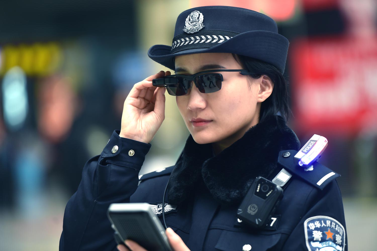 Polis China Kaca Mata Pintar 2