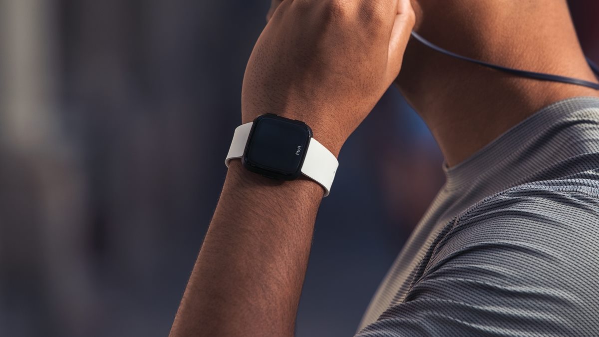 Fitbit Versa Sudah Dipasarkan Sebanyak 1 Juta Unit Setakat Ini