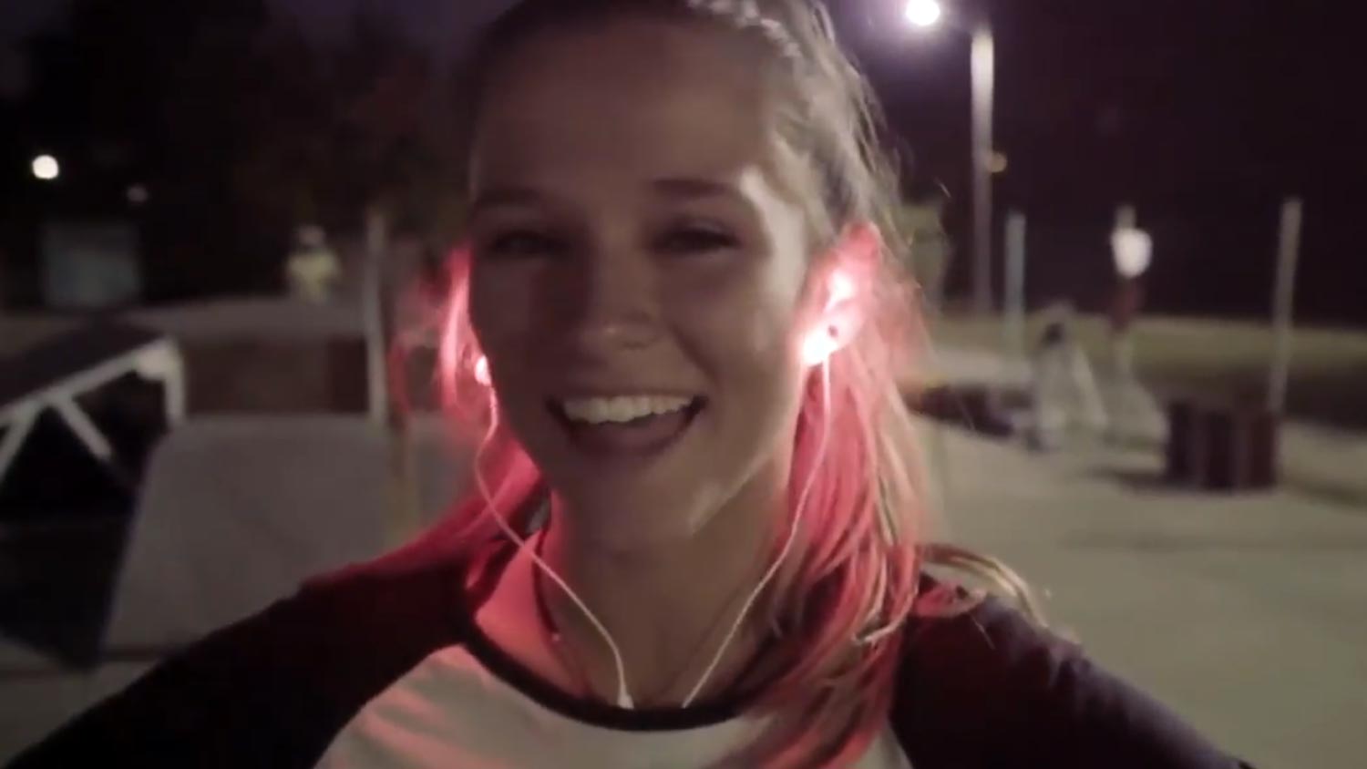 Fon Telinga Berlampu Ini Direka Untuk Keselamatan Pengguna Bersenam Pada Waktu Malam