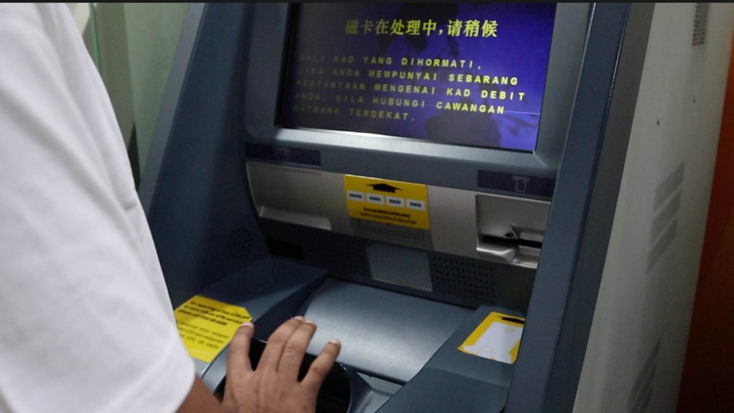 Caj Pengeluaran ATM Antara Bank Sebanyak RM1 Akan Kembali Bermula Februari 2022