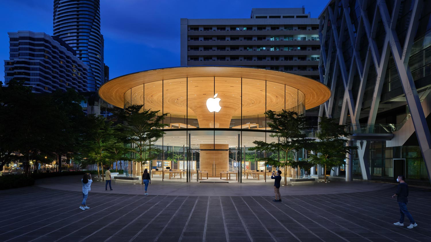 Apple Store Kedua Thailand  Dibuka Di Central World Hari Ini