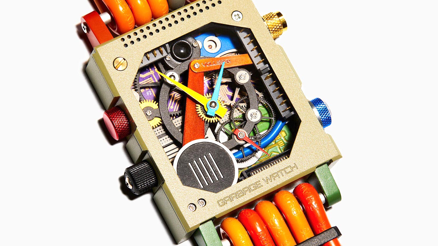 Garbage Watch Dihasilkan Sepenuhnya Dari Sisa-Sisa Elektronik