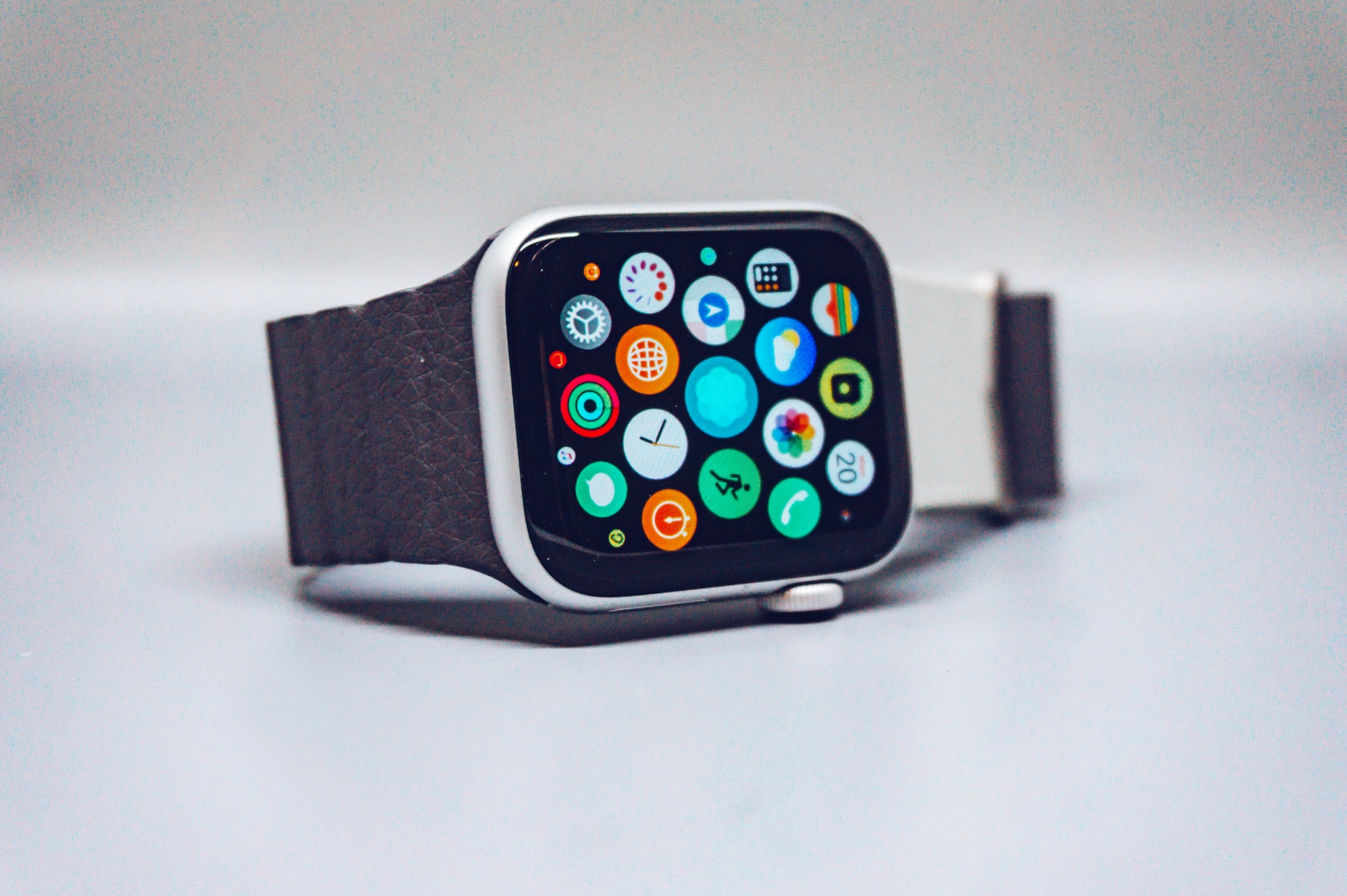Apple Mengumumkan Program Baik-Pulih Untuk Apple Watch 5 Dan Apple Watch SE Yang Tidak Mengecas