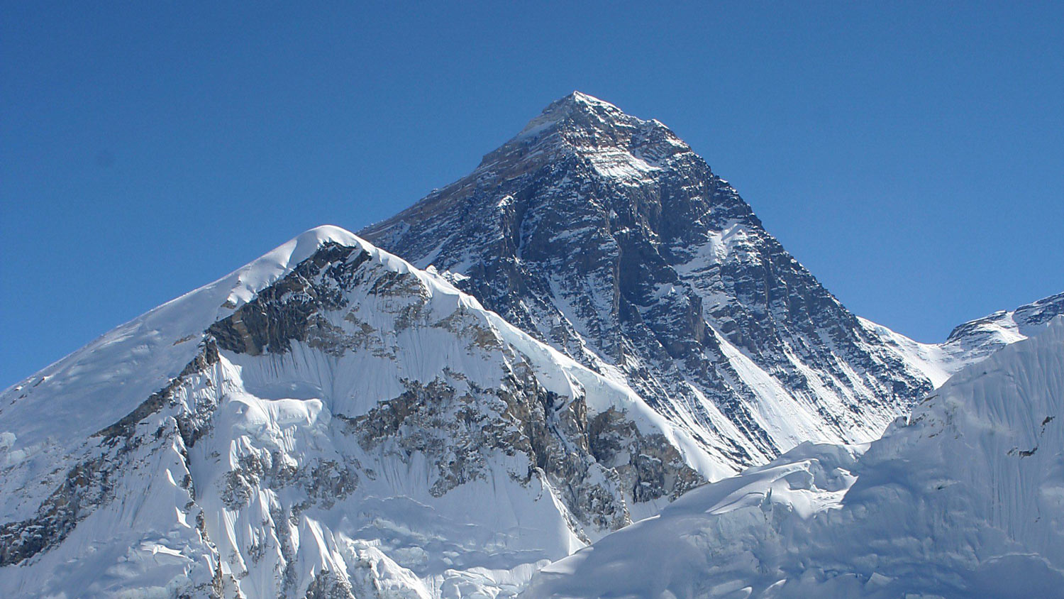 Gunung Everest Kini Hampir 1 Meter Lebih Tinggi