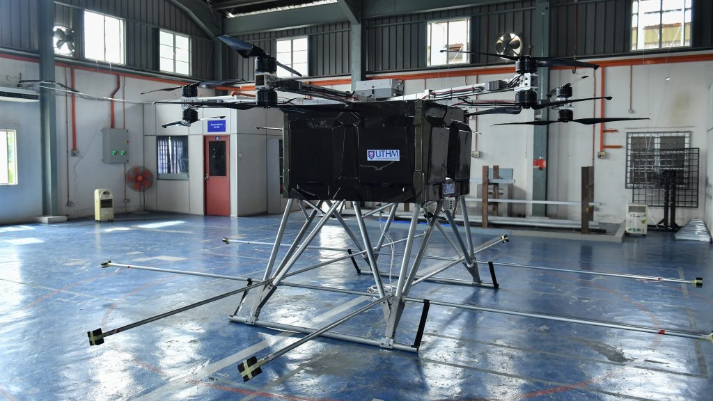 UTHM Berjaya Menghasilkan Dron Kargo Bersaiz Besar Pertama Malaysia – Boleh Terbang Dengan Beban 400 Kg