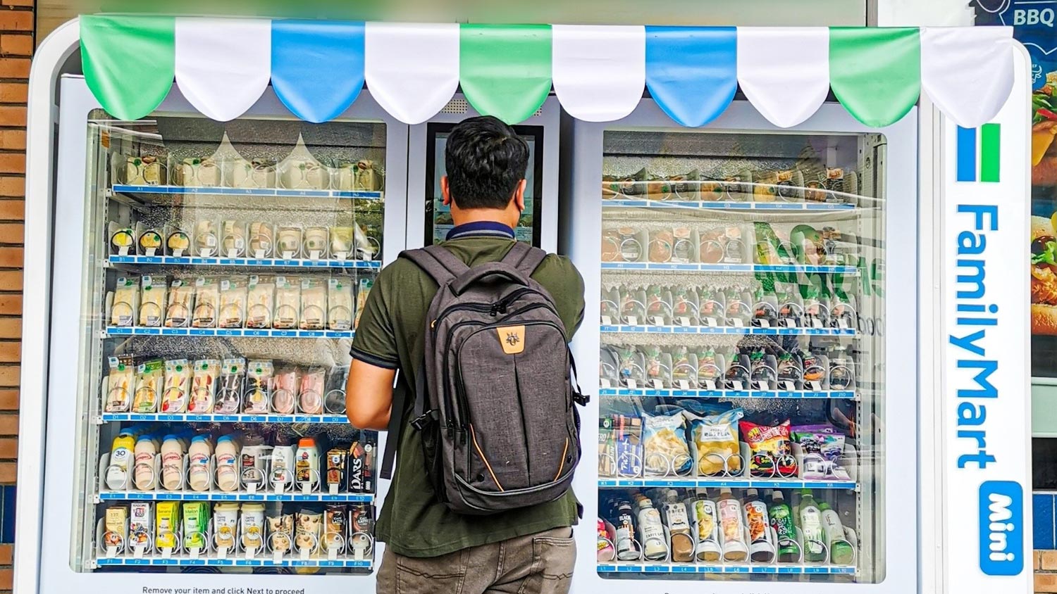 Family Mart Mini Kini Di Malaysia Dalam Bentuk Mesin Layan Diri Pintar
