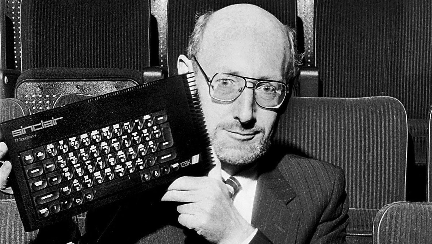 Sir Clive Sinclair Pelopor Komputer dan Kereta Elektrik Peribadi Meninggal Dunia