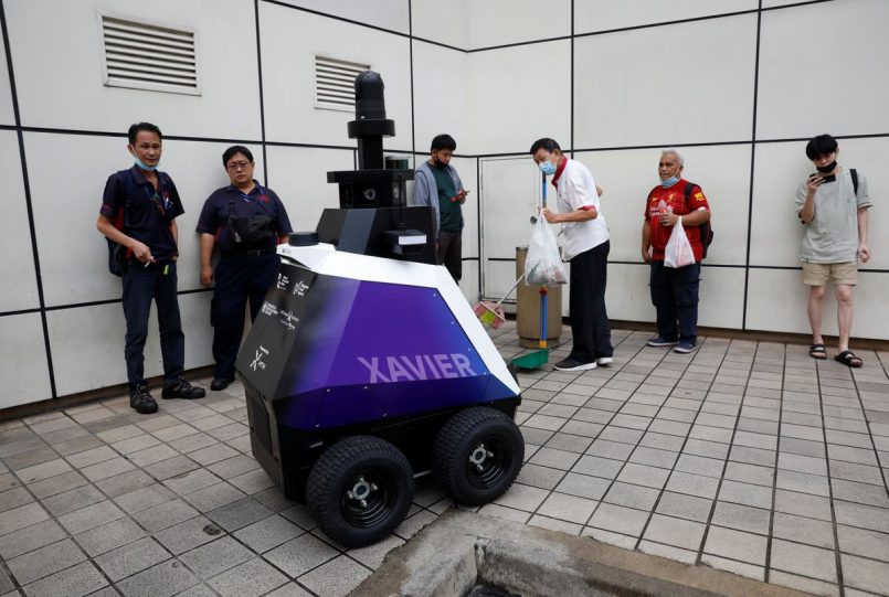 Kerajaan Singapura Menguji Penggunaan Robot Pengawal Xavier Untuk Mengekang Isu Sosial