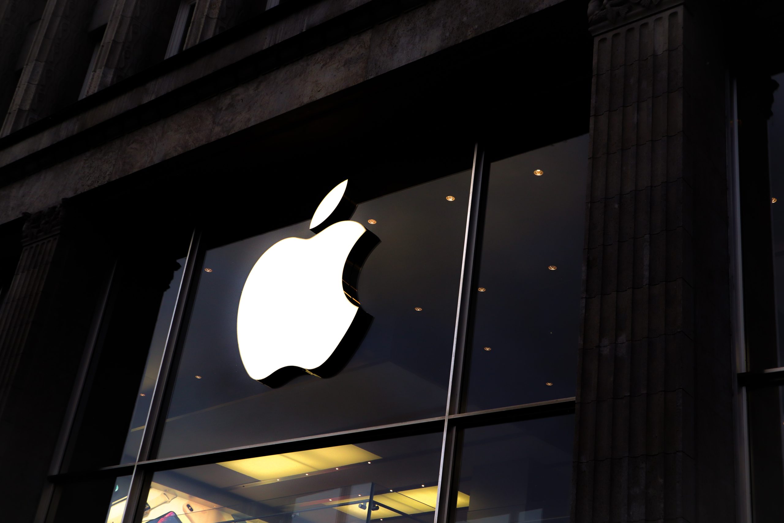 Apple Menghentikan Jualan Atas-Talian Untuk Semua Produk Di Rusia