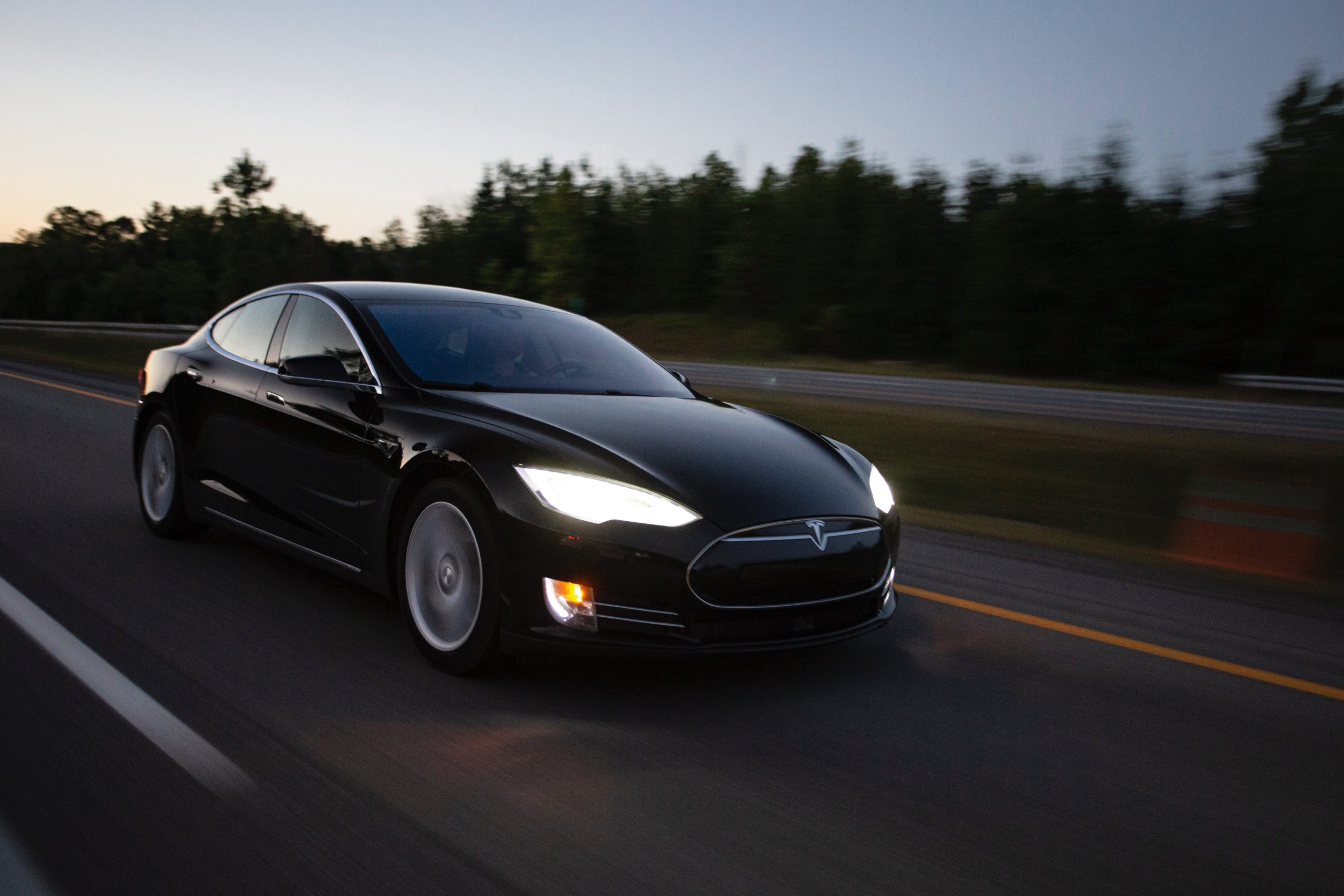 Tesla Tidak Lagi Menyertakan Pengecas Mudah-Alih Bersama Pembelian Kereta