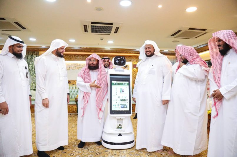 Arab Saudi Hadir Dengan Robot Yang Boleh Sampaikan Khutbah Dan Azan Dari Imam Serta Muazin