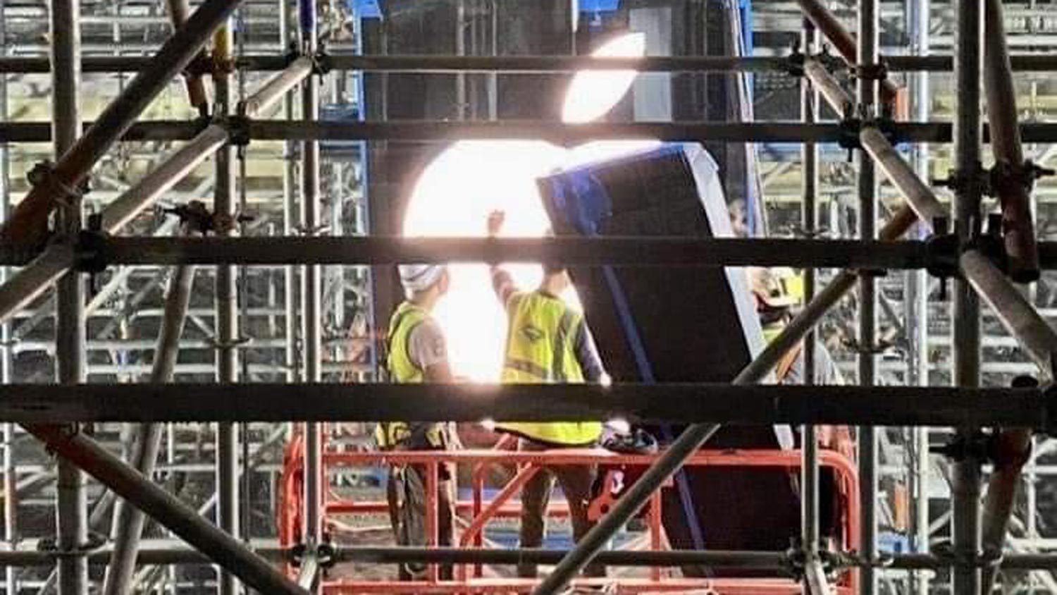 Gambar Didakwa Apple Store Pertama Malaysia Tertiris