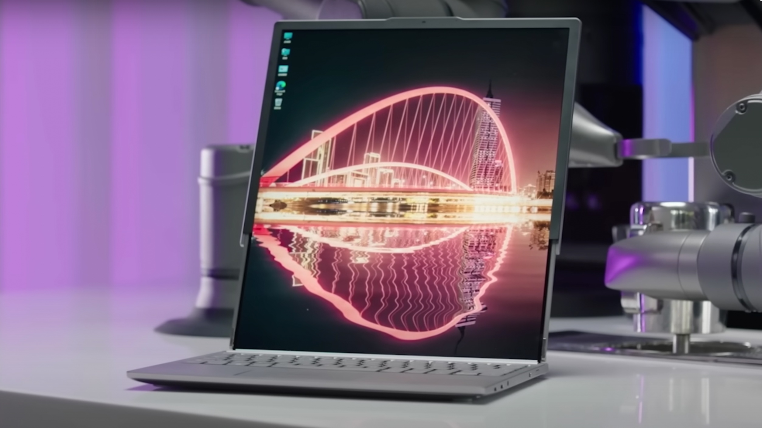 Lenovo Memperlihatkan Komputer Riba Dengan Skrin Boleh Ditarik Tinggi