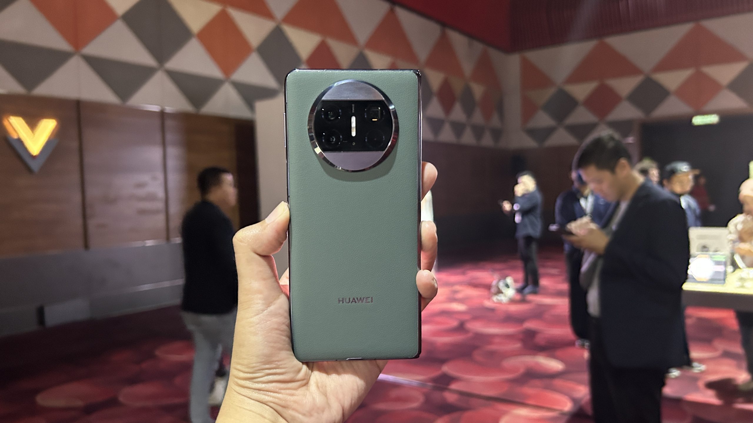Peranti Boleh Lipat Huawei Mate X3 Berharga RM8888 Di Malaysia