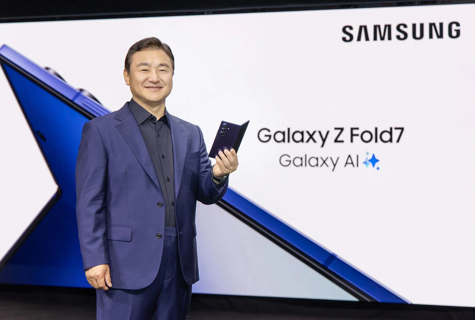 Samsung Ingin Perkenal Telefon Lipat-Tiga Pada Tahun Ini